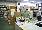 西之台会館図書室の室内の写真2
